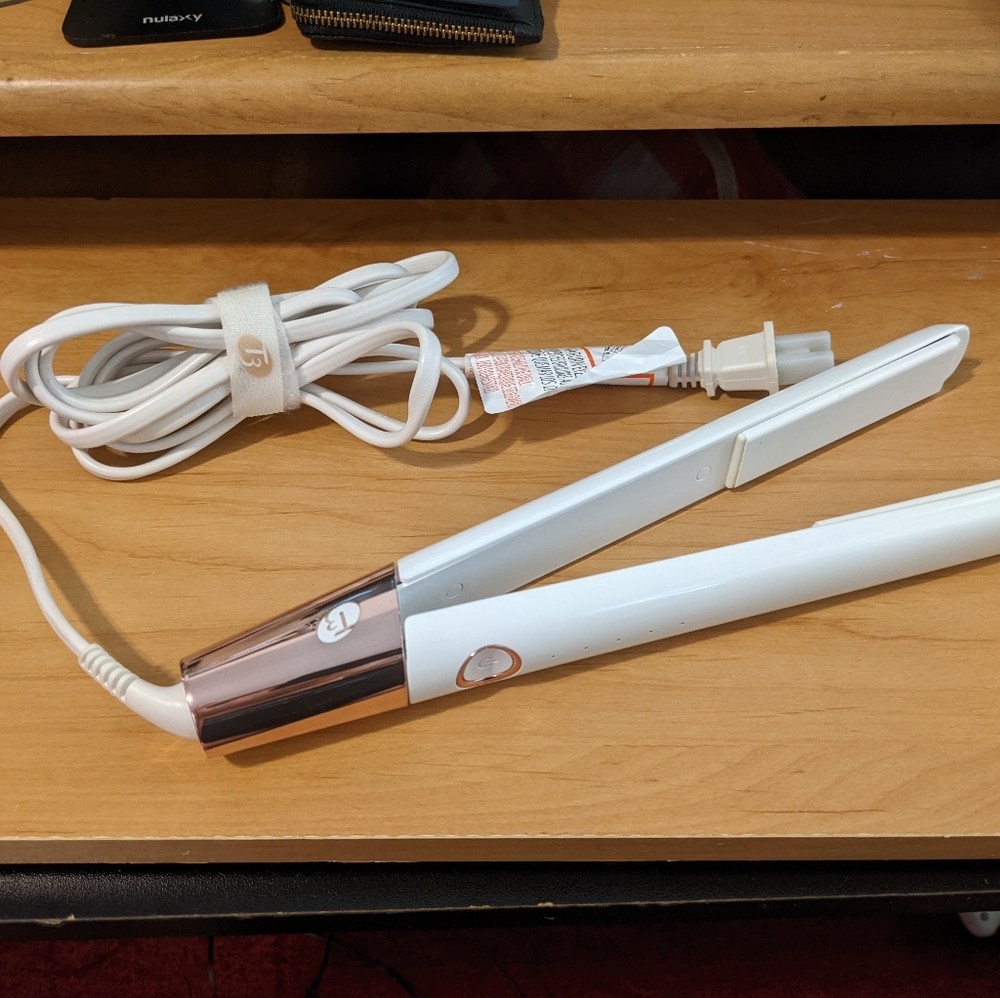 T3 SinglePass Luxe 1" Professional Straightening Flat Iron 76505